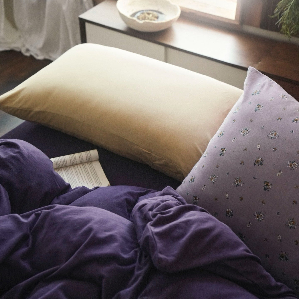 Satin bedding set in luxurious silk look