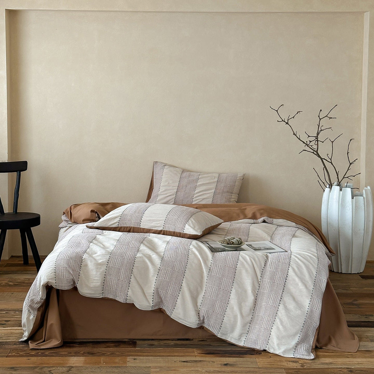Bedding set made of cotton with woven stripes and integrated fitted sheet