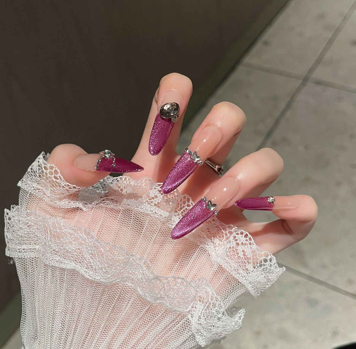 Siopsrl | Decorative Press-On Nails with Gem Accents Siopsrl