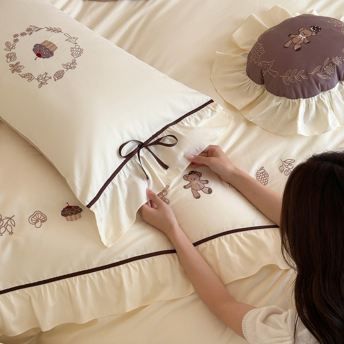 Embroidered bedding set with ruffled trim, teddy design and decorative pillow
