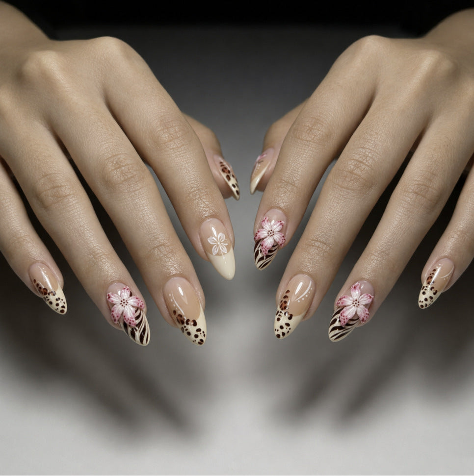 Siopsrl | Artificial nails with floral design and elegant lace look Siopsrl