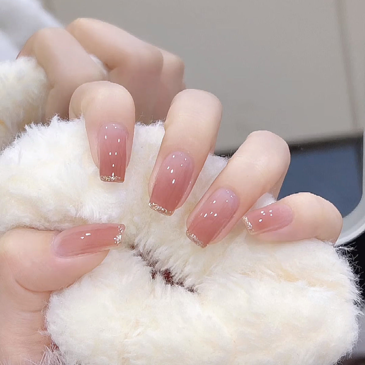Siopsrl | Artificial nails with glamorous pearl details Siopsrl