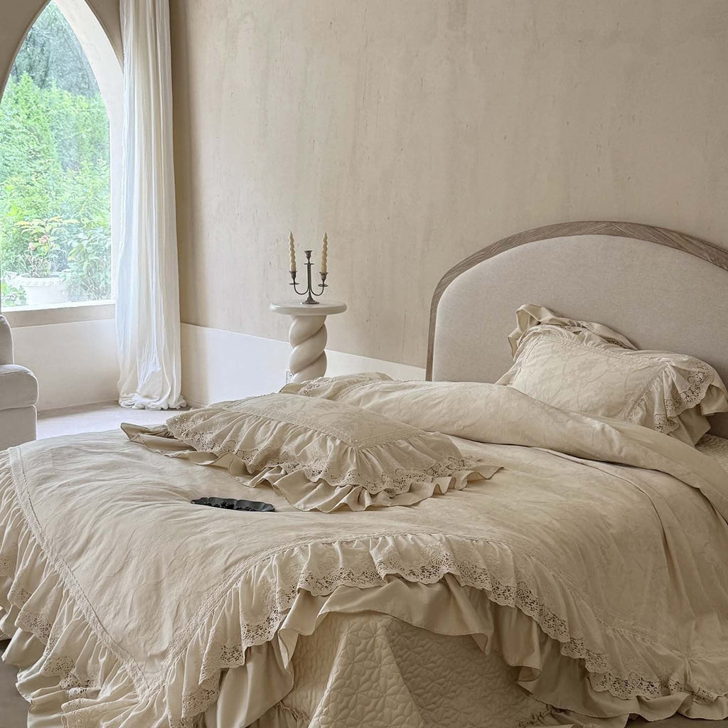 Luxurious satin bedding set with lace ruffles and jacquard texture