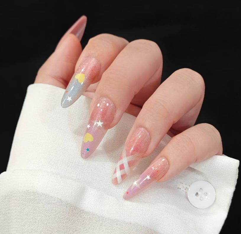 Siopsrl | Playful art nails with shimmering designs and 3D applications Siopsrl