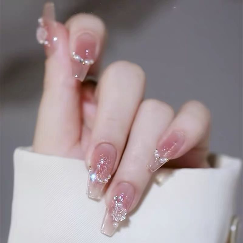 Siopsrl | Artificial nails with glamorous pearl details Siopsrl