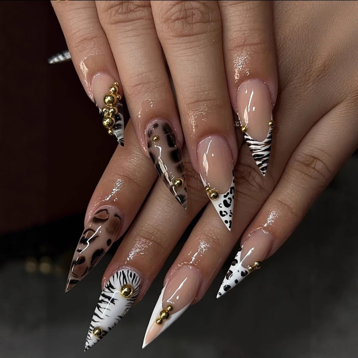 Siopsrl | Spring-like nail art with flower appliqués Siopsrl
