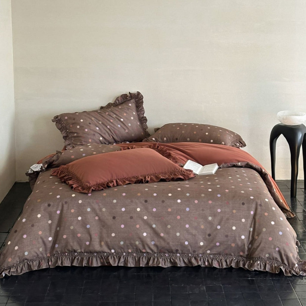 Bedding set made of cotton-linen with subtle polka dot print and ruffled frills