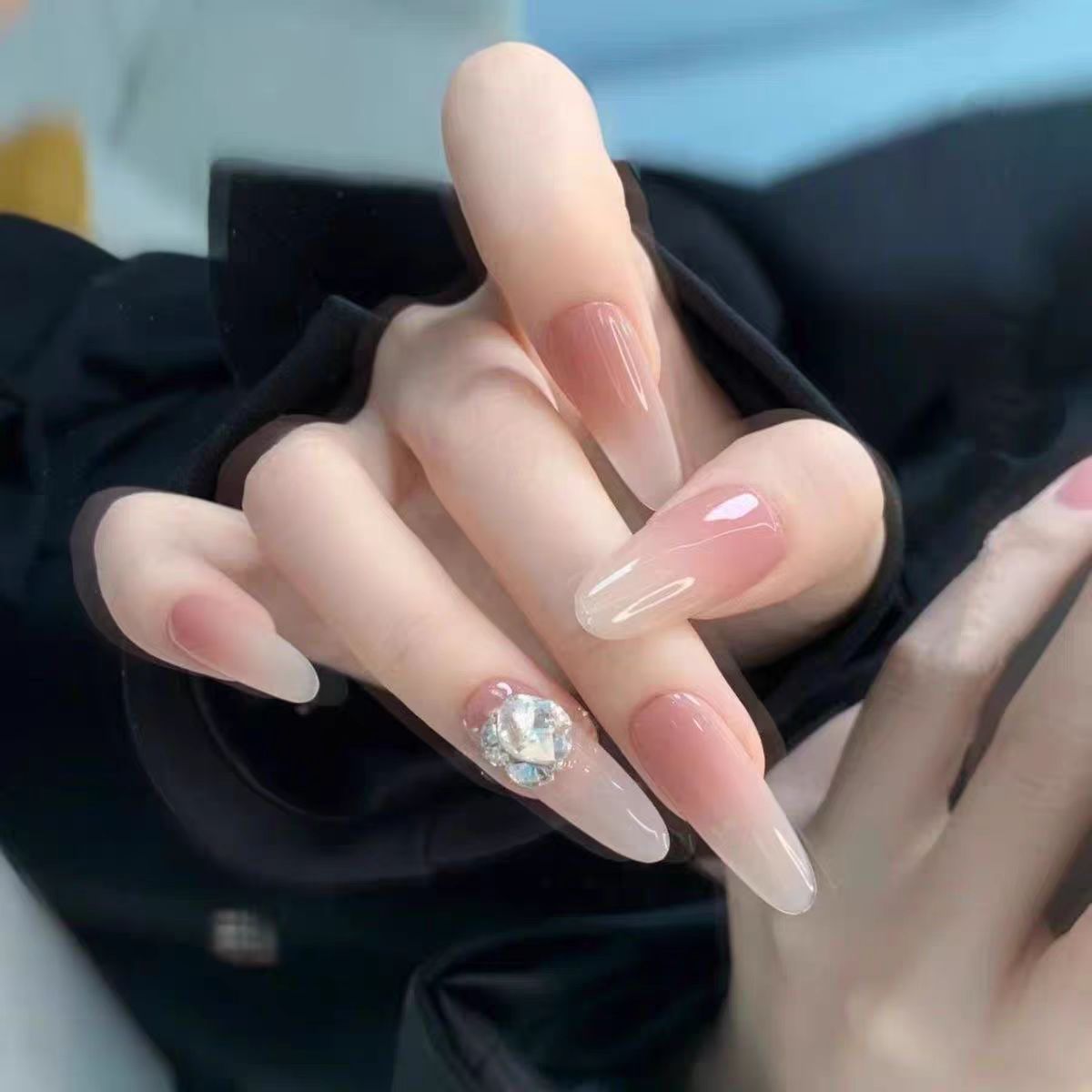 Siopsrl | Ombre Stiletto Press-On Nail Design with Crystal Accents Siopsrl