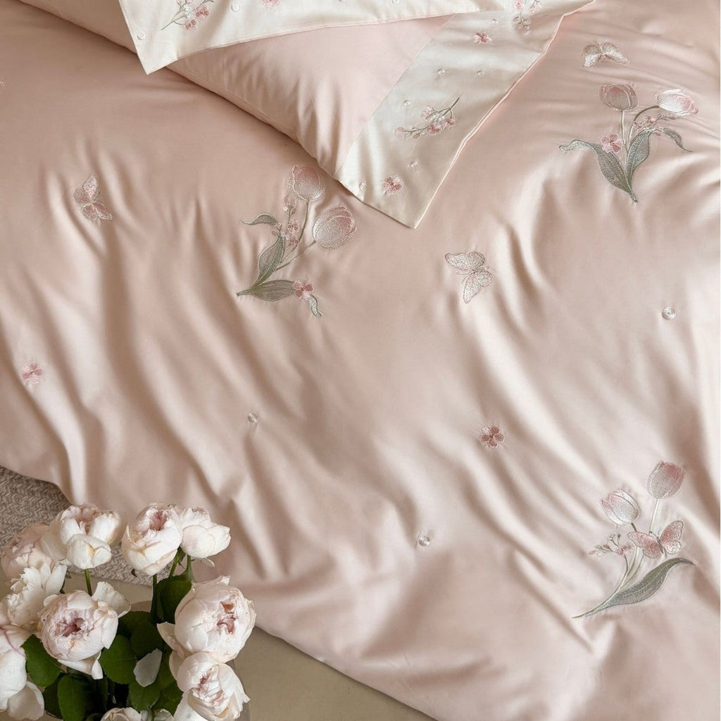 Luxurious satin bed linen set with fine floral embroidery Bowlift