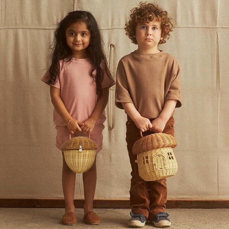 Playful hand basket in house design Siopsrl