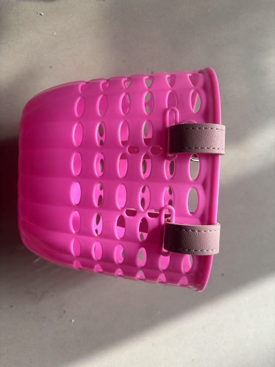 ventilated hanging storage basket with dual strap attachment Siopsrl