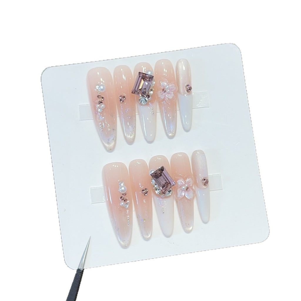 Siopsrl | Artificial nails with elegant jewelry details Siopsrl