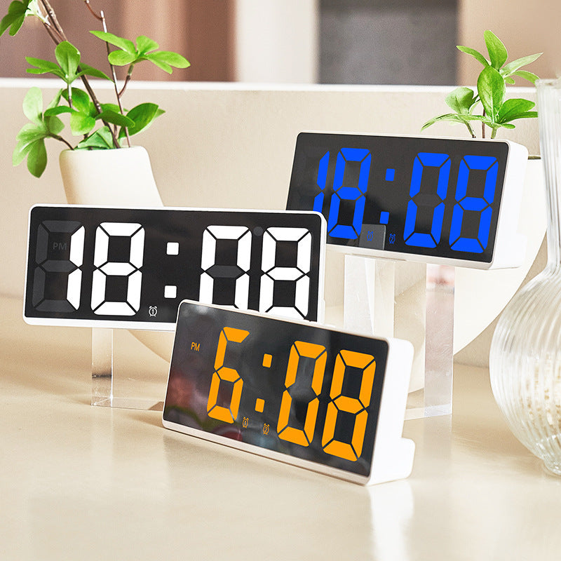 Siopsrl | Digital LED alarm clock with large, light blue display and snooze function Siopsrl