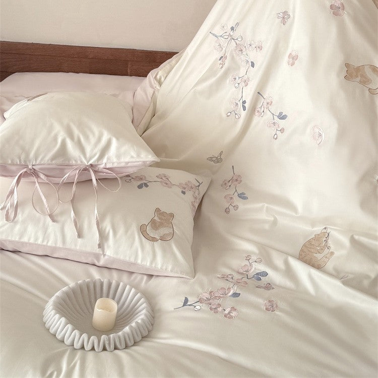 Elegant embroidered bedding set made of cotton satin with cat and flower motif Bowlift