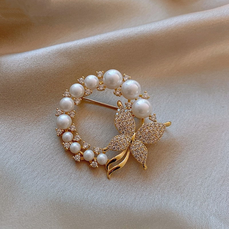 Siopsrl | Exquisite pearls and rhinestone brooch Siopsrl