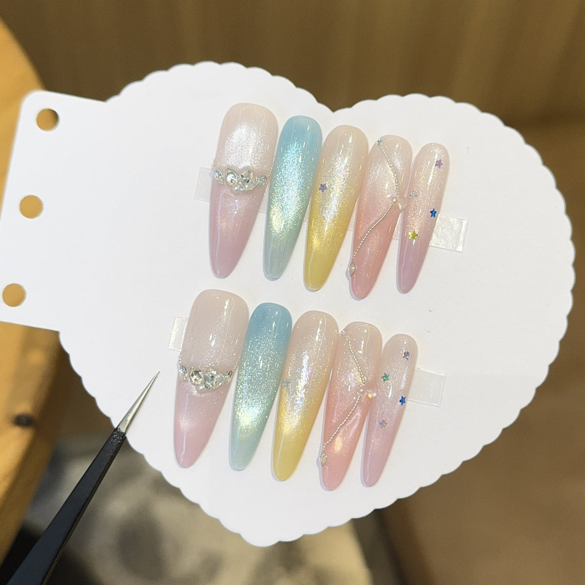 Siopsrl | Artificial nails with shimmering effects and sparkling rhinestone details Siopsrl