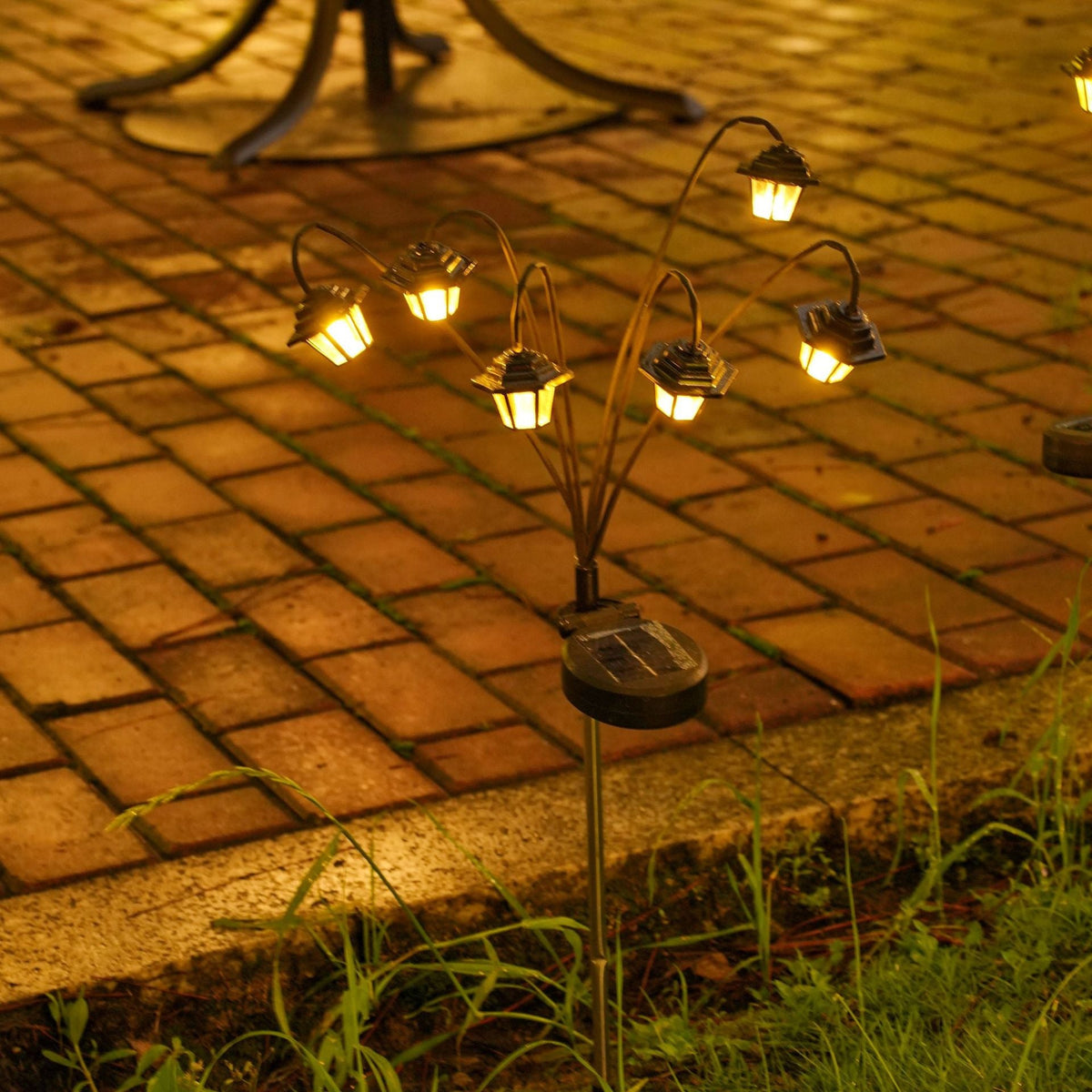 Decorative Multi-Head Solar Garden Stake Lanterns With Warm LED Siopsrl