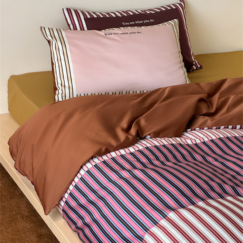 Bedding set made of cotton satin with double-sided stripe design