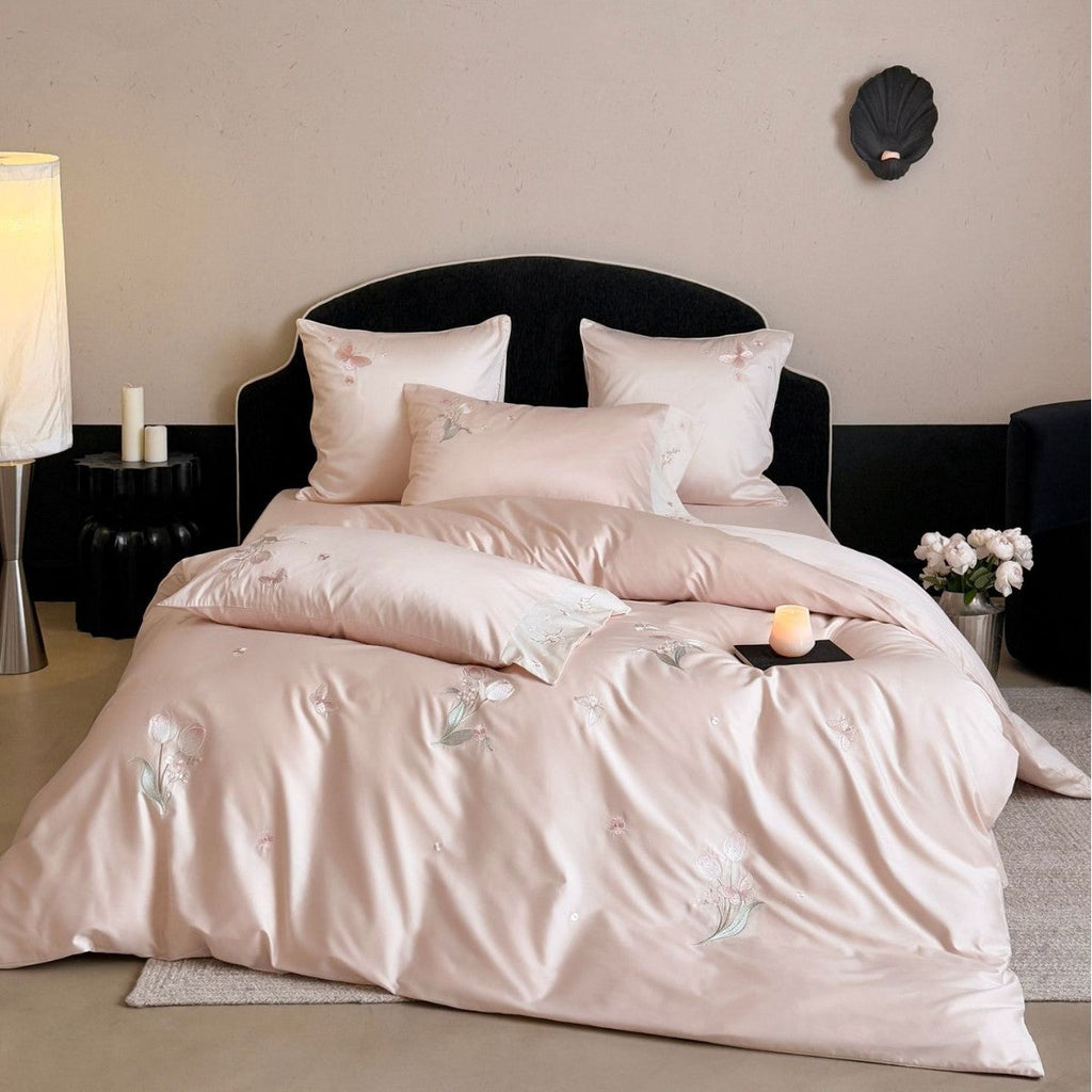 Luxurious satin bed linen set with fine floral embroidery Bowlift