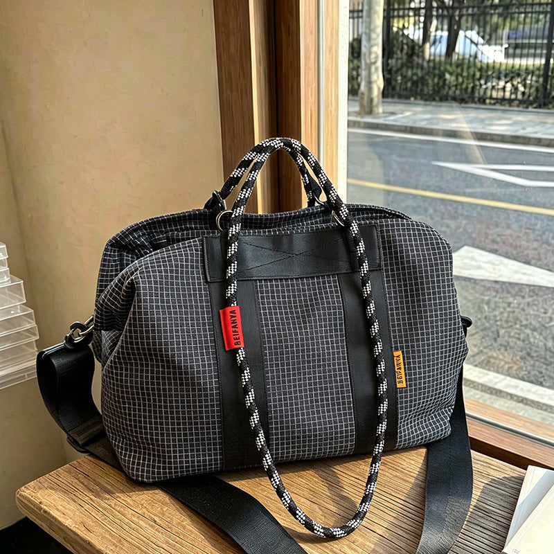 Siopsrl | Stylish sports bag with adjustable shoulder strap Siopsrl