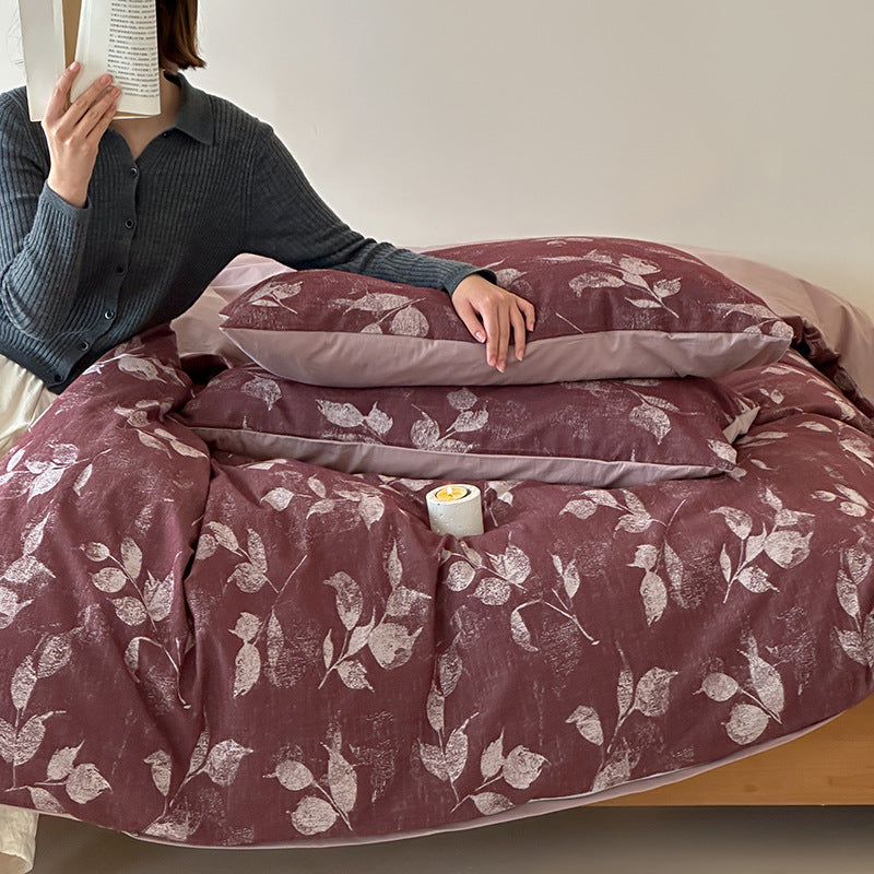 Cotton percale bedding set with natural leaf print and reversible look