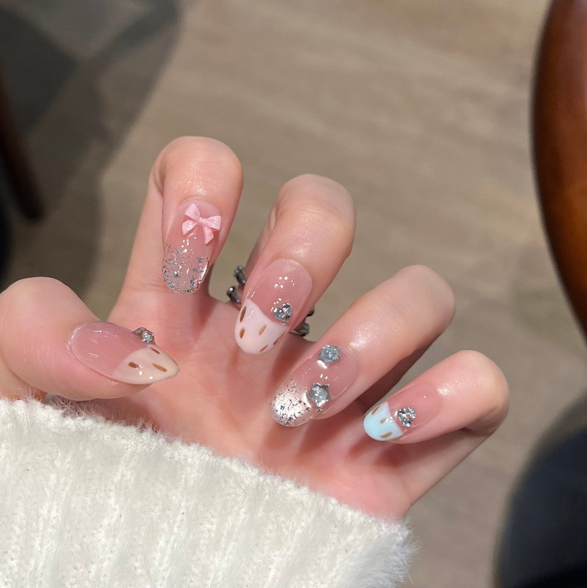 Siopsrl | Decorative Press-On Nails with Gem Accents Siopsrl