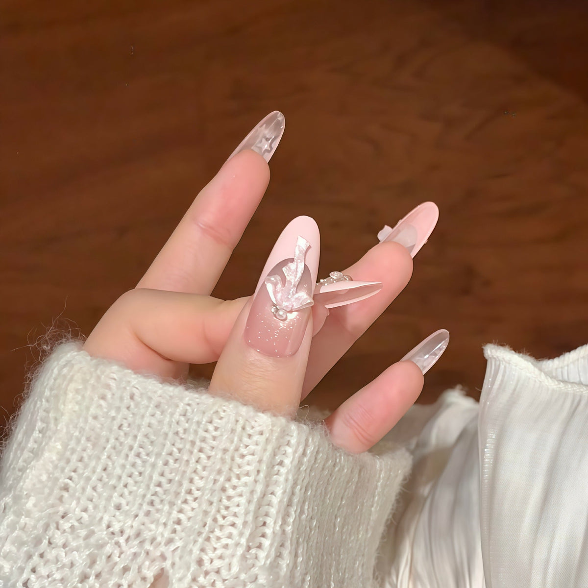 Siopsrl | Artificial nail tips with glamorous glitter and bow details Siopsrl