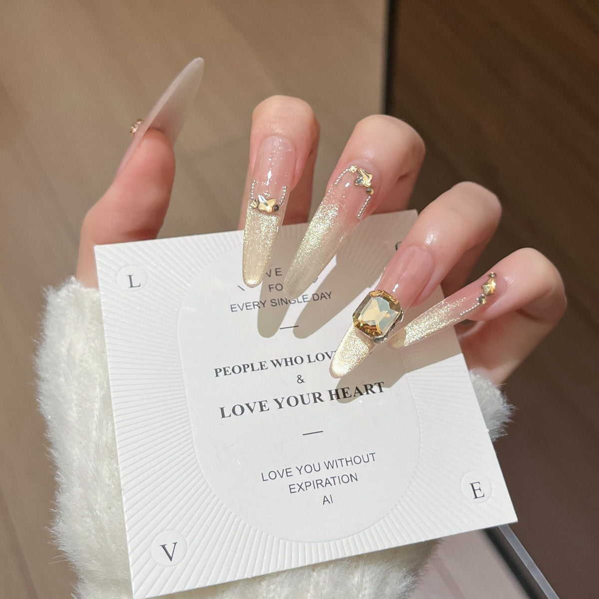 Siopsrl | Decorative Press-On Nails with Gem Accents Siopsrl