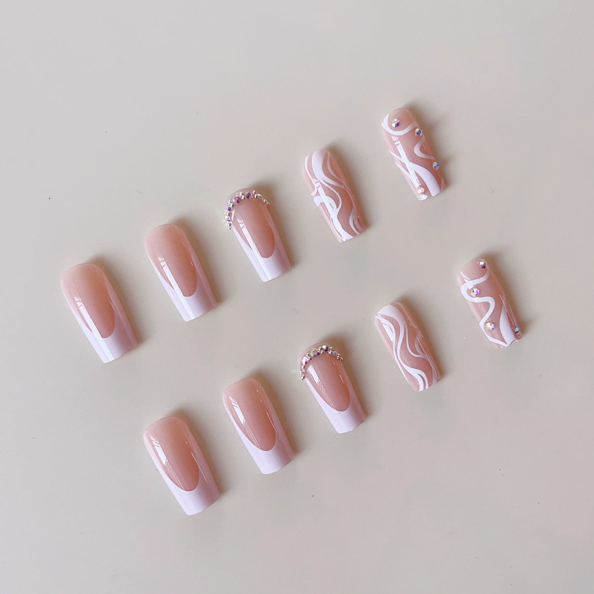 Siopsrl | Artificial nail set with elegant French design and creative accents Siopsrl