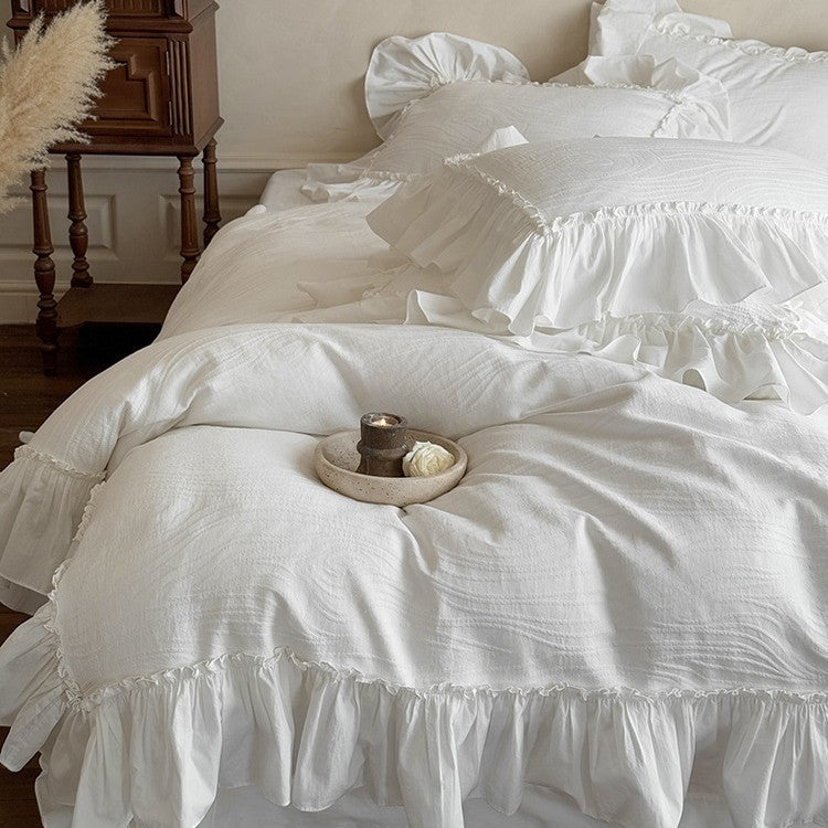 Bedding set with ruffle and fine texture in cotton mix