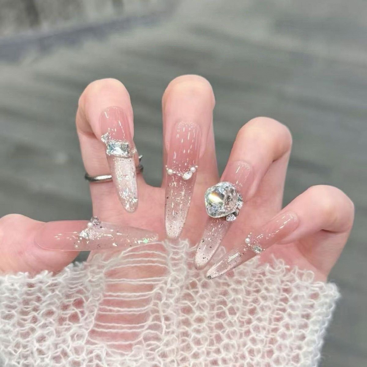 Siopsrl | Decorative Press-On Nails with Gem Accents Siopsrl