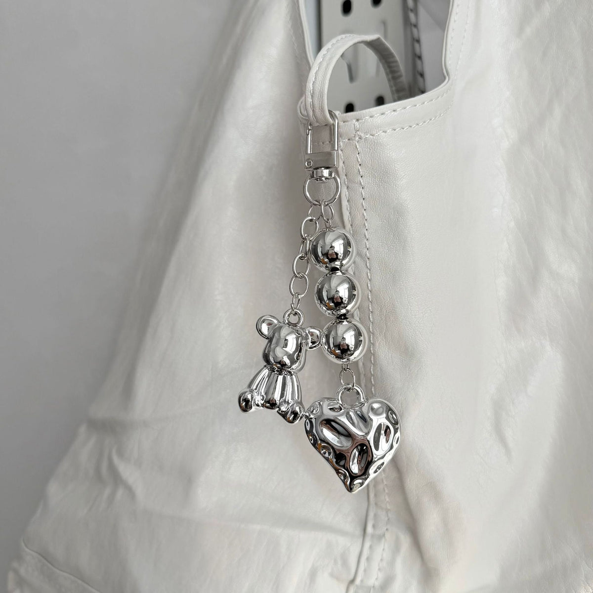 Siopsrl | Playful Bear and Heart Charm Keychain Siopsrl