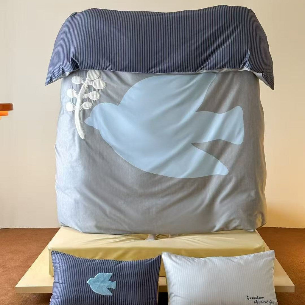Bedding set made of cotton satin with double-sided stripe design
