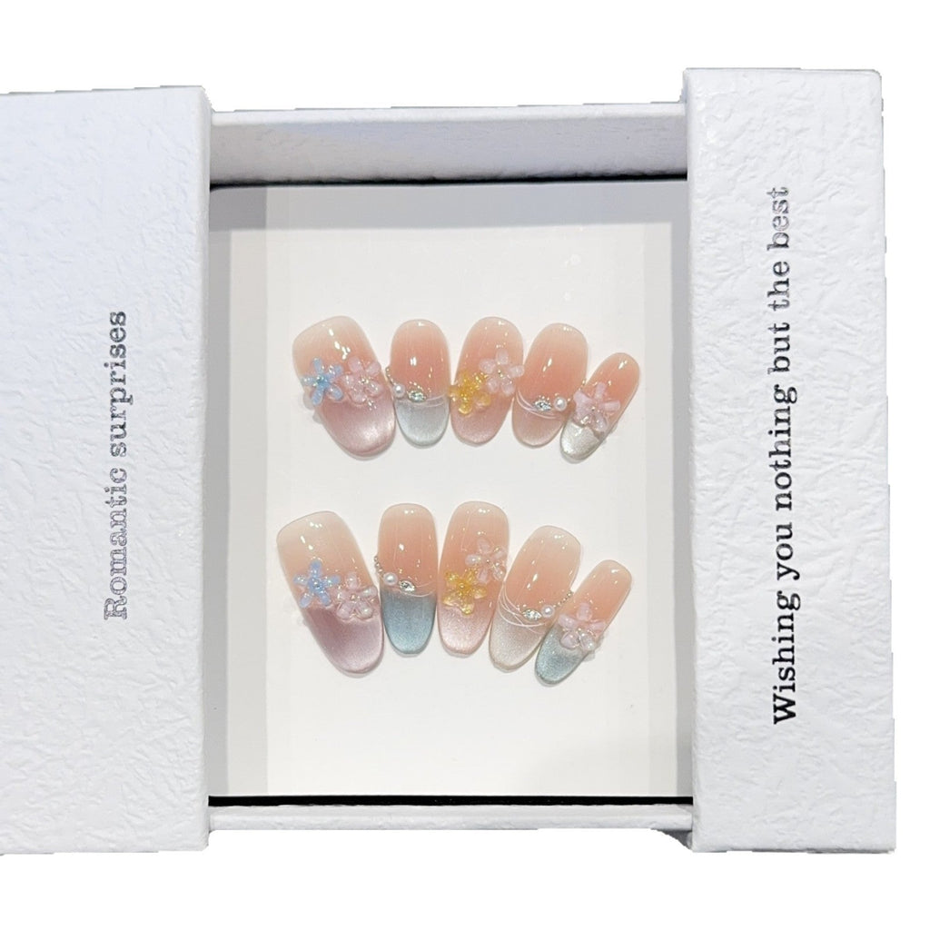 Siopsrl | Romantic artificial nails with floral accents Siopsrl