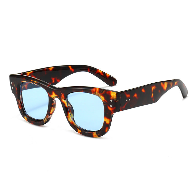 Siopsrl | Retro-Influenced Bold Frame Sunglasses Siopsrl