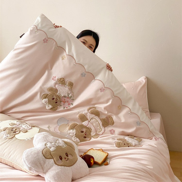 Children's bedding set with embroidered teddy bear appliqués and silky-soft cotton satin Bowlift