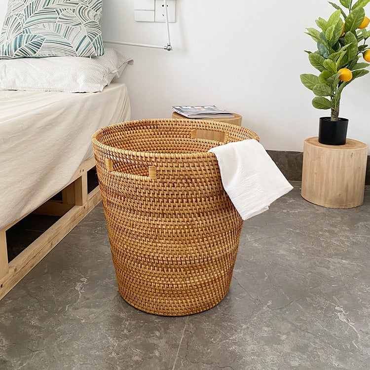 Women Elegant hand-woven basket with practical handles Siopsrl