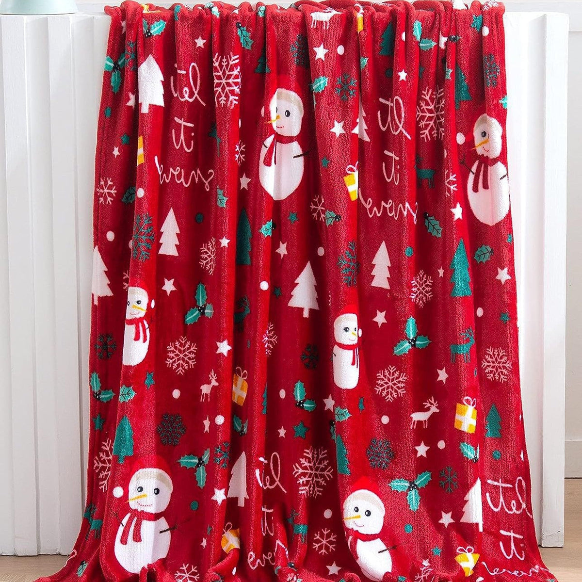 Festive Holiday-Themed Plush Throw Blanket