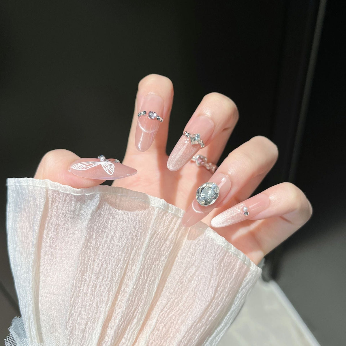 Siopsrl | Decorative Press-On Nails with Gem Accents Siopsrl