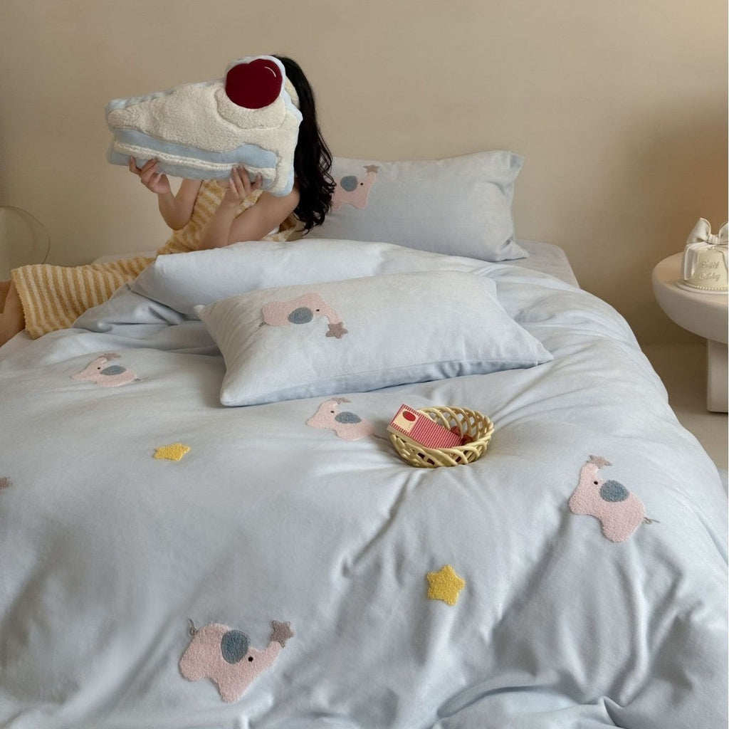 Children's bedding set made of fine cotton satin with applied elephant decorations and cozy quilt Bowlift