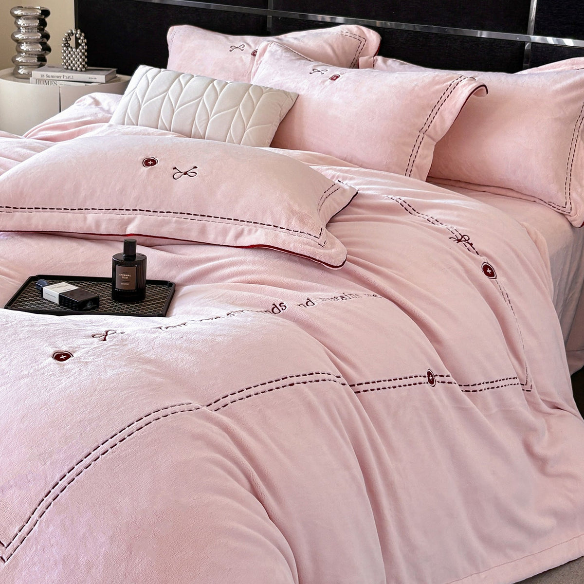 High-pile microfiber bedding set with embroidered button and decorative seam