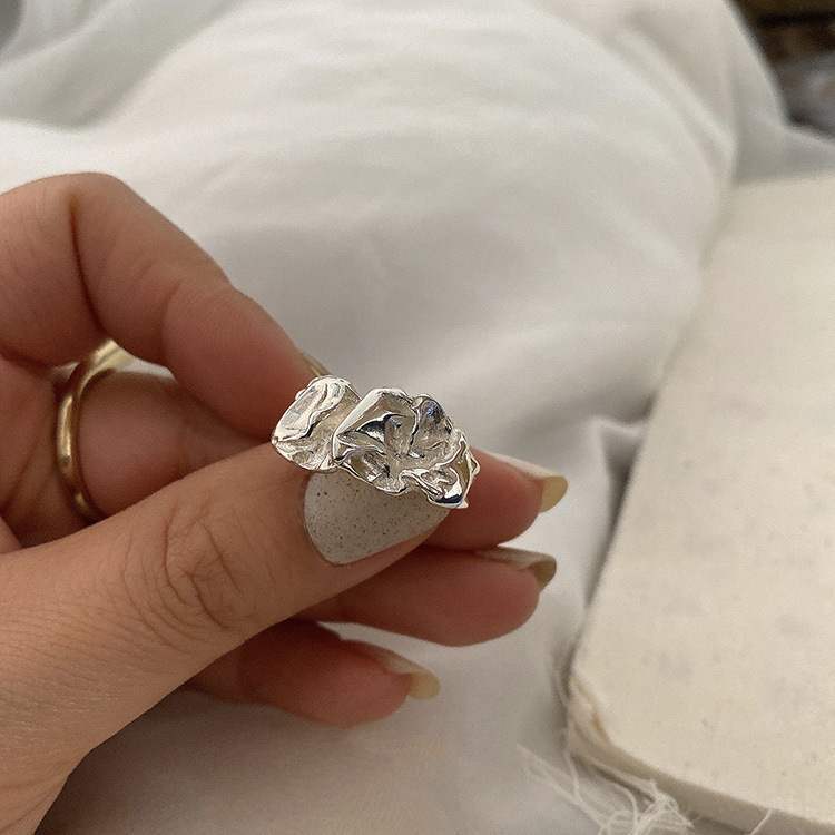 Siopsrl | More elegant and timeless ring Siopsrl
