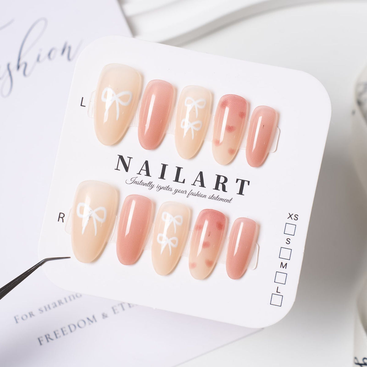 Siopsrl | Elegant Stiletto Press-On Nails with Decorative Floral Accents Siopsrl