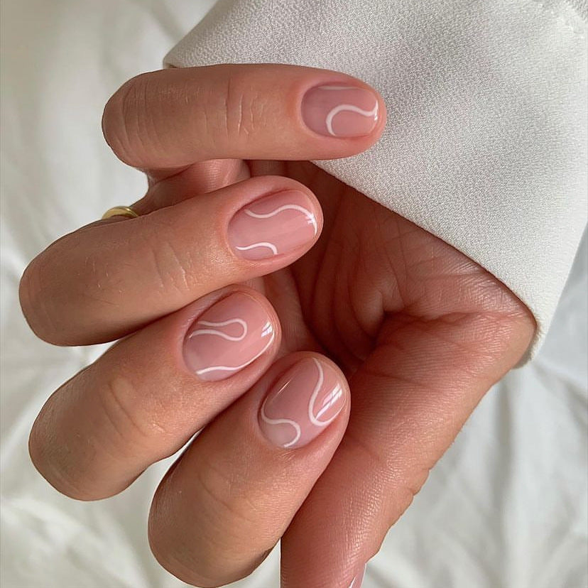 Siopsrl | Elegant Press-On Nail Design with Artistic White Swirl Siopsrl