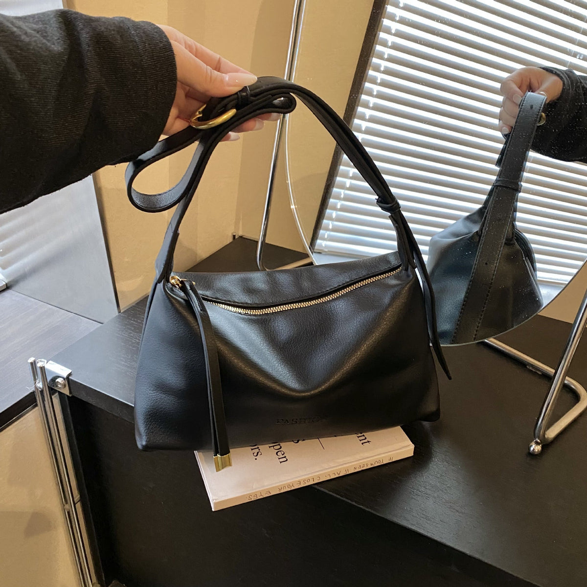 Siopsrl | Sleek Leather Shoulder Bag Siopsrl