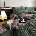 Samt bedding set with ruffled flounces and floral insertion