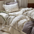 Patchwork bed set in vintage country style with ruffle and lace edge