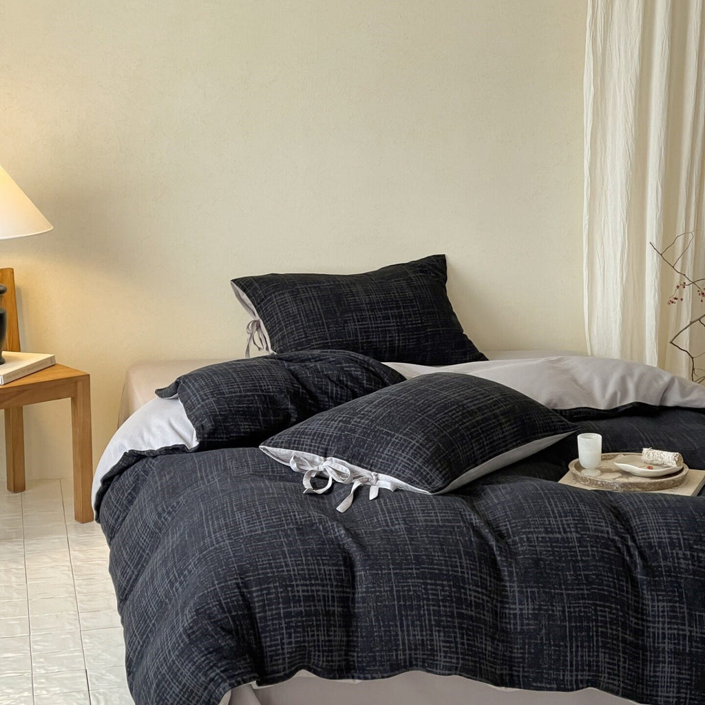 Reversible bedding set made of cotton satin with textured cross pattern and pillowcases with ties