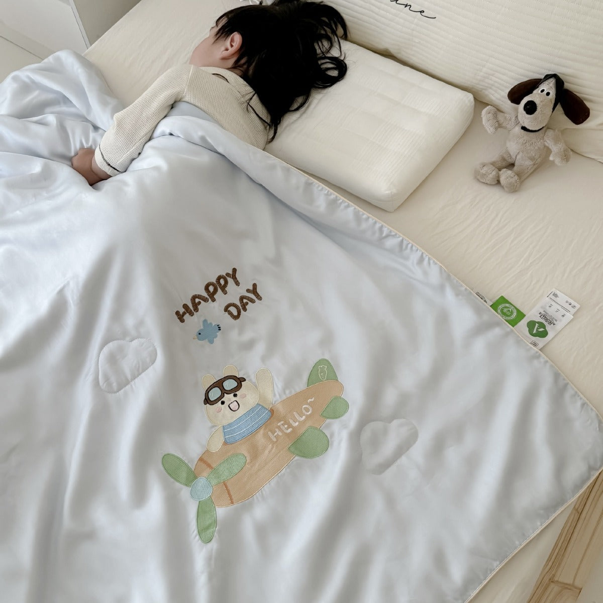 Children's comfort quilt with sweet bunny embroidery and silky satin cover