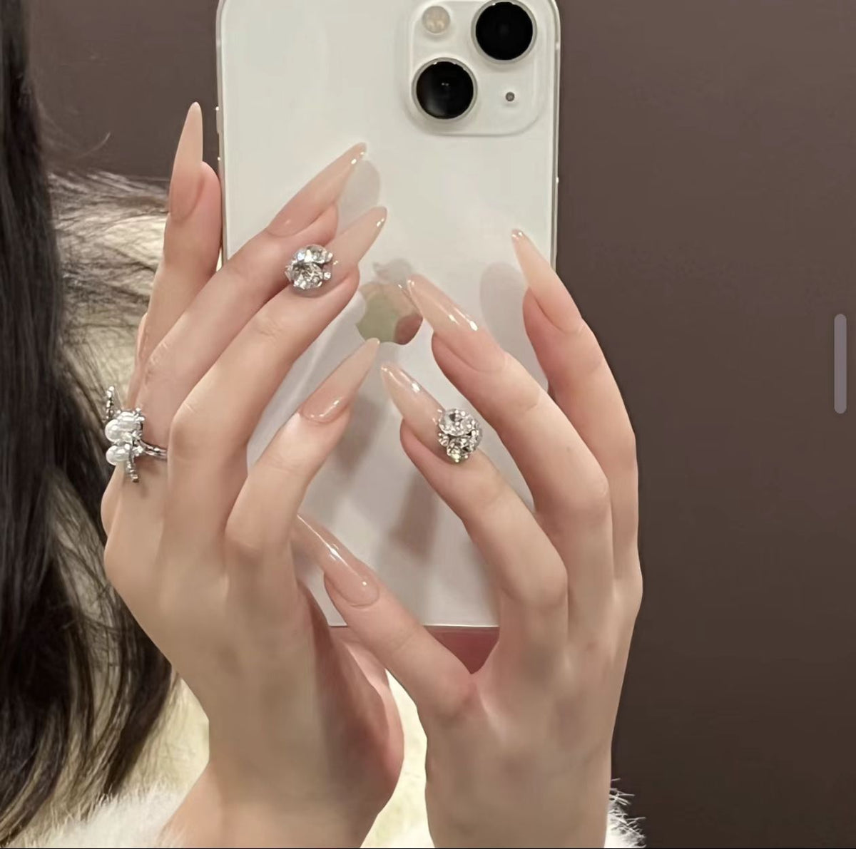 Siopsrl | Ombre Stiletto Press-On Nail Design with Crystal Accents Siopsrl